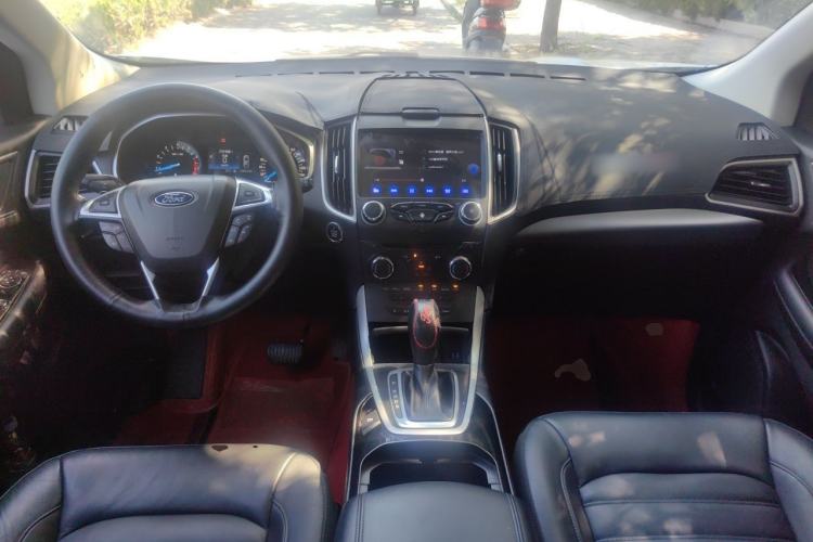 Used Ford Edge 2016 EcoBoost 245 Two-Wheel-Drive Platinum Edition 7-Seater Center Console
