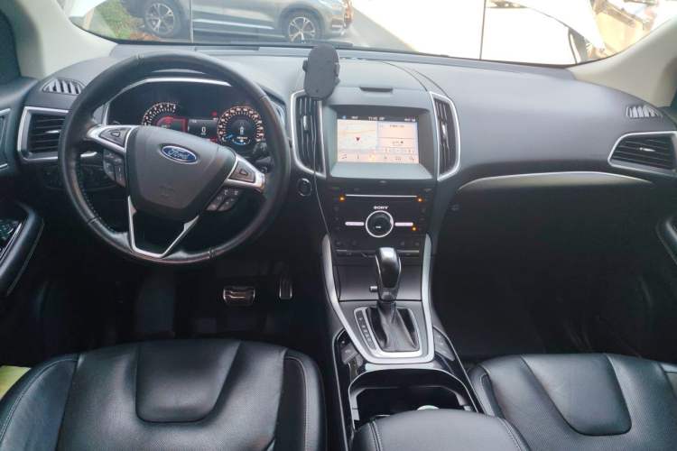 Used Ford Edge 2016 EcoBoost 245 Four-Wheel Drive Titanium 7-Seater Center Console