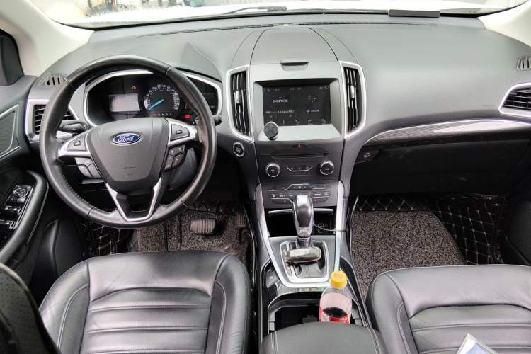 Used Ford Edge 2016 EcoBoost 245 Two-Wheel-Drive Titanium 7-Seater Center Console