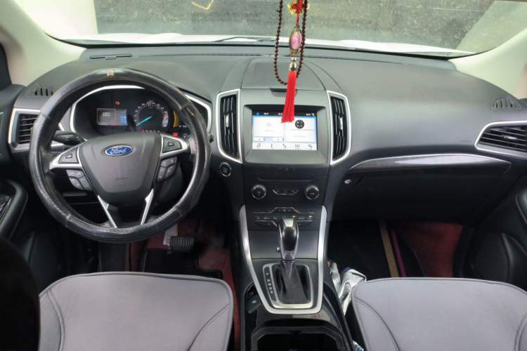 Used Ford Edge 2016 EcoBoost 245 Two-Wheel-Drive Titanium 7-Seater Center Console