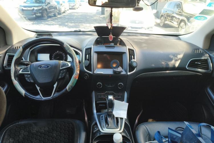 Used Ford Edge 2016 EcoBoost 245 Four-Wheel Drive Titanium Edition 7-Seater Center Console