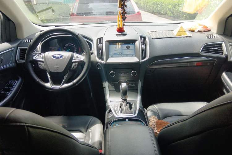 Used Ford Edge 2016 EcoBoost 245 Two-Wheel-Drive Titanium 7-Seater Center Console
