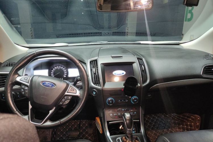 Used Ford Edge 2016 EcoBoost 245 Four-Wheel Drive Titanium Edition 7-Seater Center Console