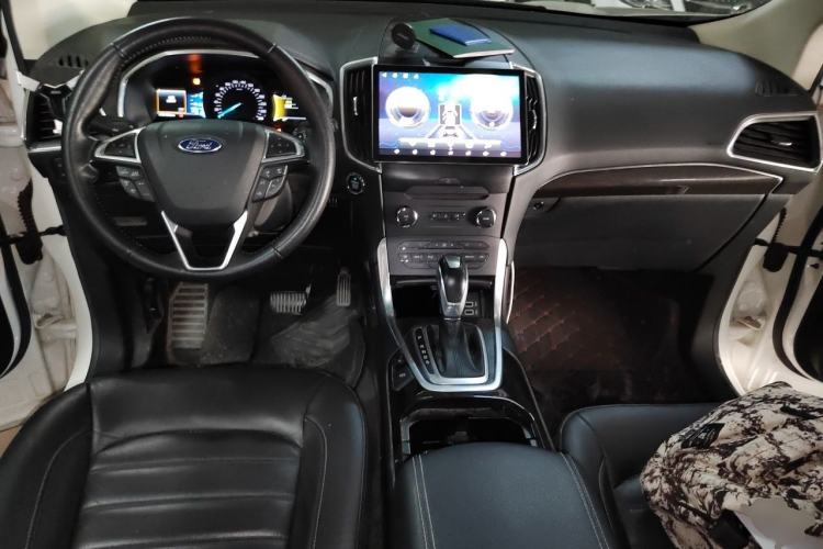 Used Ford Edge 2016 EcoBoost 245 Two-Wheel-Drive Titanium 7-Seater Center Console
