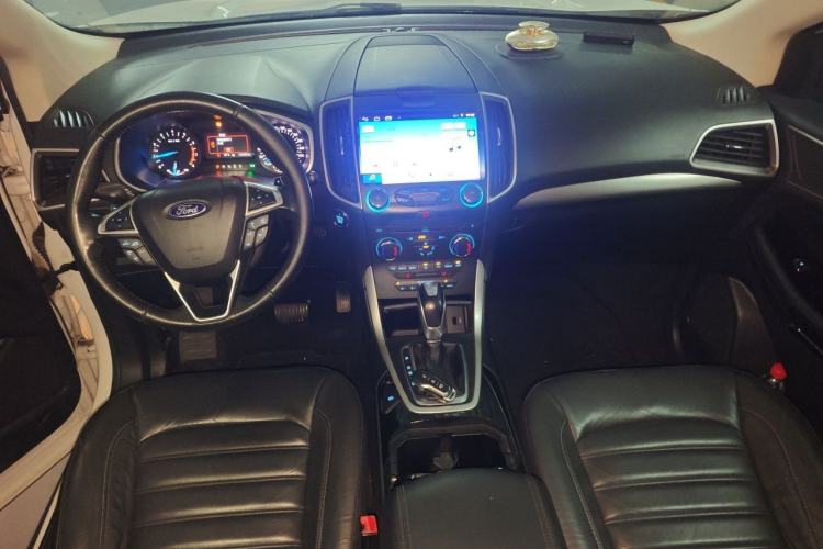 Used Ford Edge 2016 EcoBoost 245 Two-Wheel-Drive Platinum Edition 7-Seater Center Console