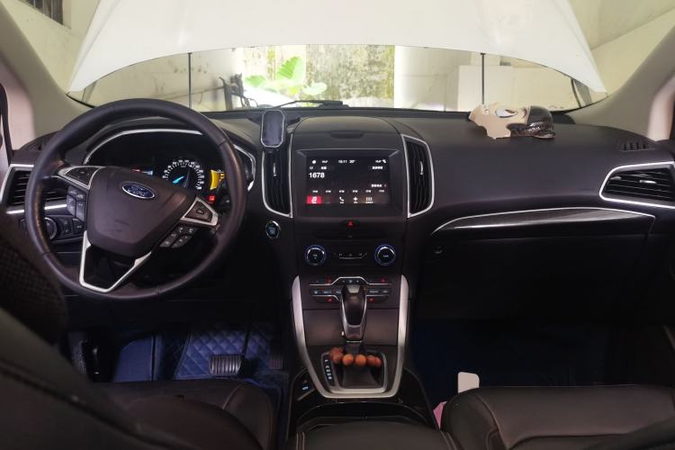 Used Ford Edge 2016 EcoBoost 245 Four-Wheel Drive Titanium Edition 7-Seater Center Console