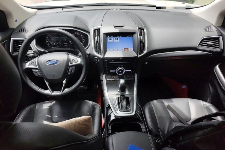 Used Ford Edge 2016 EcoBoost 245 Four-Wheel Drive Titanium 7-Seater Center Console