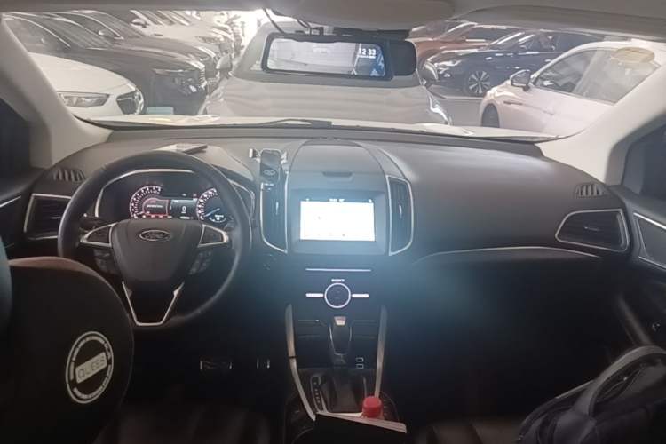 Used Ford Edge 2016 EcoBoost 245 Four-Wheel Drive Titanium 7-Seater Center Console