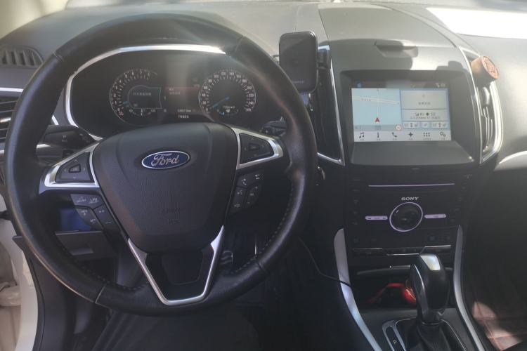 Used Ford Edge 2016 EcoBoost 245 Four-Wheel Drive Titanium 7-Seater Center Console