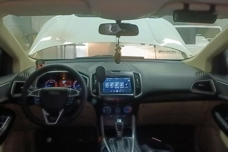 Used Ford Edge 2016 EcoBoost 245 Two-Wheel-Drive Titanium 5-Seater Center Console