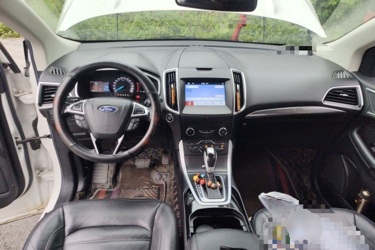 Used Ford Edge 2016 EcoBoost 245 Two-Wheel-Drive Titanium 7-Seater Center Console