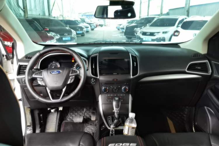 Used Ford Edge 2016 EcoBoost 245 Two-Wheel-Drive Platinum Edition 7-Seater Center Console