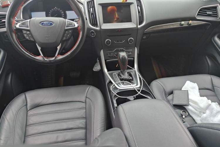 Used Ford Edge 2016 EcoBoost 245 Four-Wheel Drive Titanium Edition 7-Seater Center Console