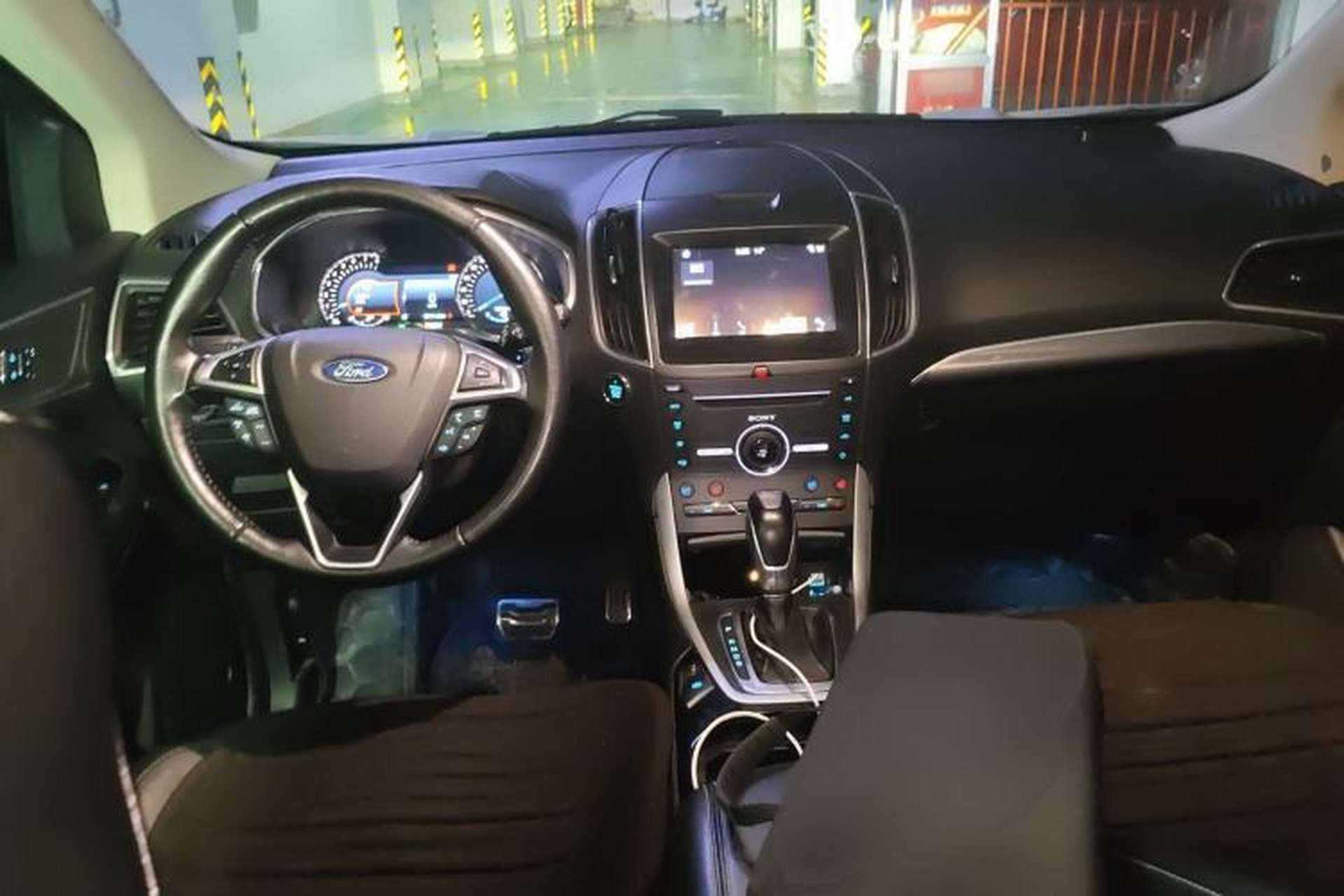 Used Ford Edge 2016 EcoBoost 245 Four-Wheel Drive Titanium 7-Seater Center Console