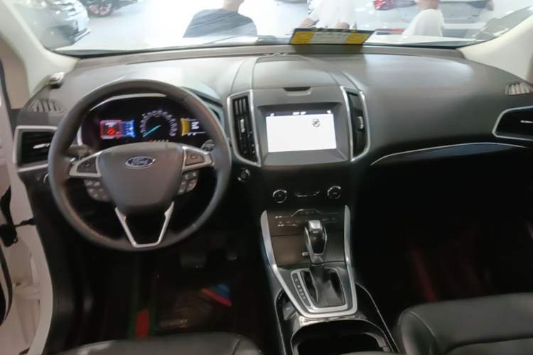 Used Ford Edge 2016 EcoBoost 245 Two-Wheel-Drive Titanium 7-Seater Center Console