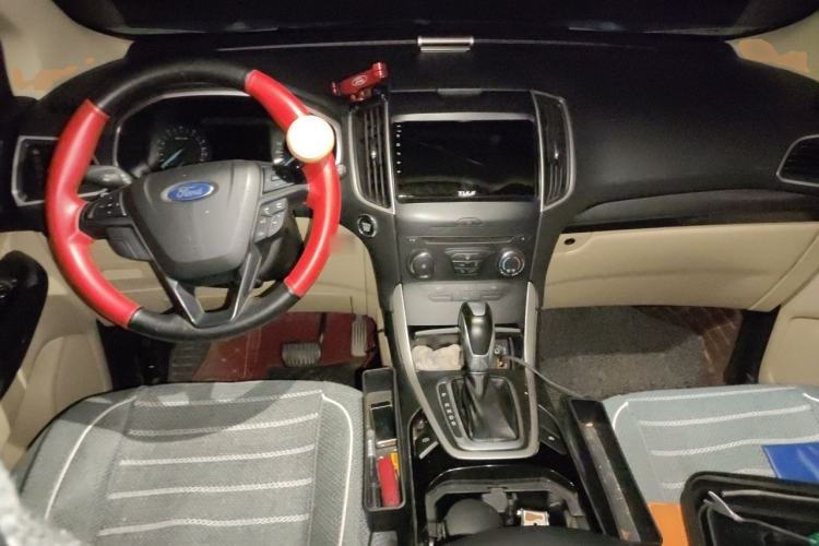 Used Ford Edge 2016 EcoBoost 245 Two-Wheel-Drive Titanium 5-Seater Center Console