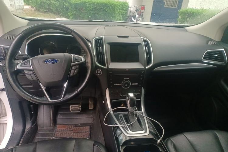 Used Ford Edge 2016 EcoBoost 245 Four-Wheel Drive Titanium 7-Seater Center Console