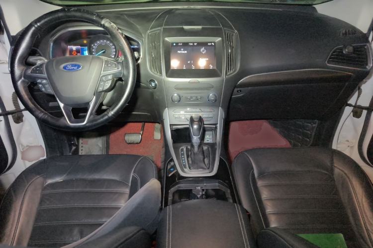 Used Ford Edge 2016 EcoBoost 245 Two-Wheel-Drive Titanium 7-Seater Center Console