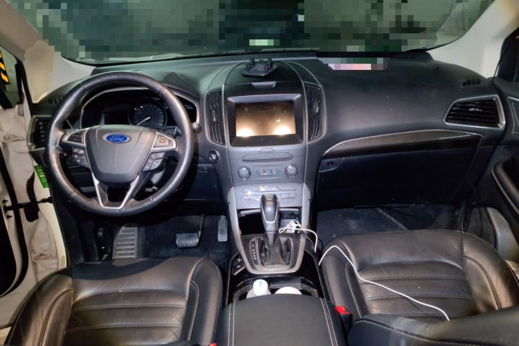 Used Ford Edge 2016 EcoBoost 245 Four-Wheel Drive Titanium Edition 7-Seater Center Console