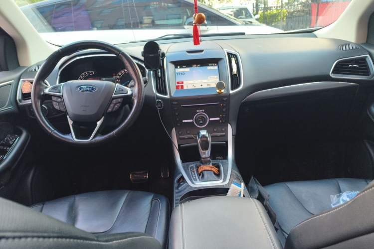 Used Ford Edge 2016 EcoBoost 245 Four-Wheel Drive Titanium 7-Seater Center Console