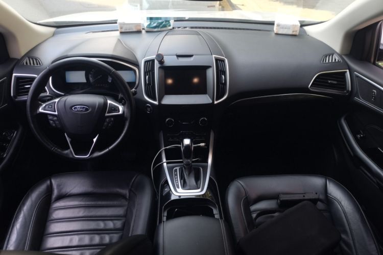 Used Ford Edge 2016 EcoBoost 245 Two-Wheel-Drive Titanium 7-Seater Center Console