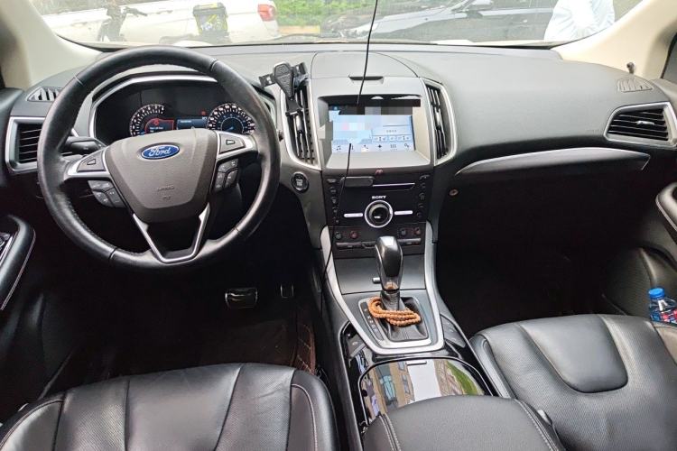 Used Ford Edge 2016 EcoBoost 245 Four-Wheel Drive Titanium 7-Seater Center Console