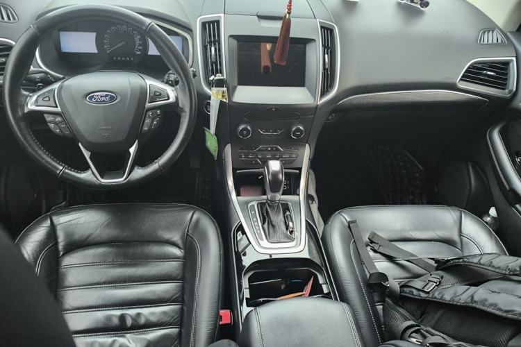Used Ford Edge 2016 EcoBoost 245 Four-Wheel Drive Titanium Edition 7-Seater Center Console