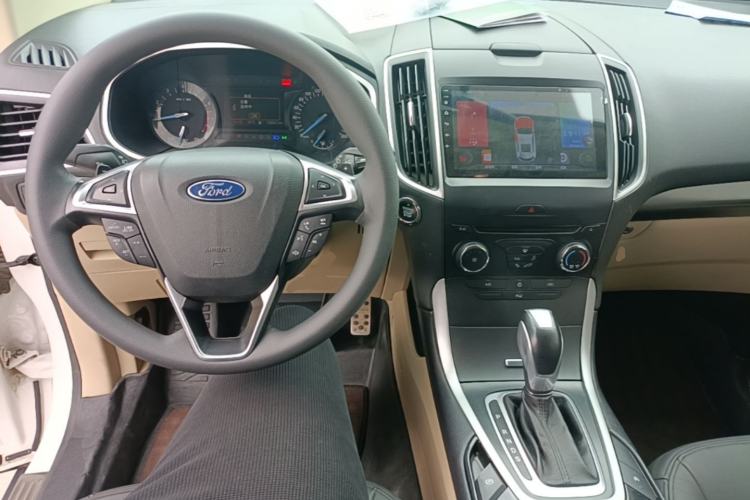 Used Ford Edge 2016 EcoBoost 245 Two-Wheel-Drive Titanium 5-Seater Center Console