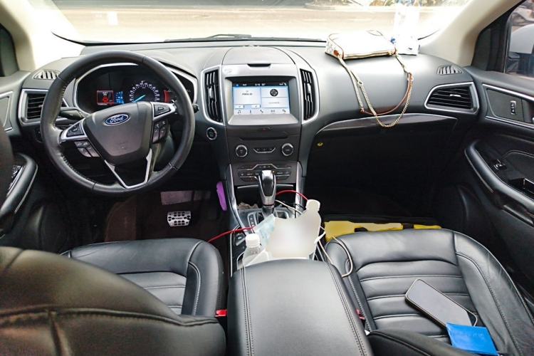 Used Ford Edge 2016 EcoBoost 245 Two-Wheel-Drive Titanium 7-Seater Center Console