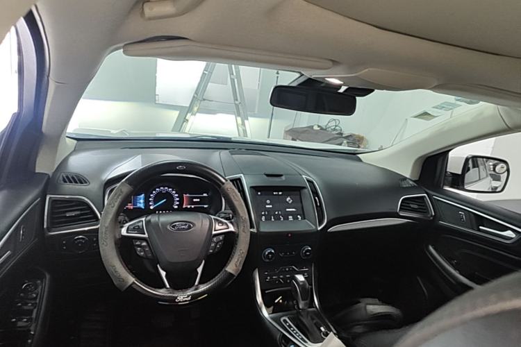 Used Ford Edge 2016 EcoBoost 245 Two-Wheel-Drive Titanium 7-Seater Center Console