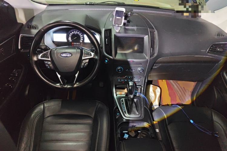Used Ford Edge 2016 EcoBoost 245 Two-Wheel-Drive Titanium 7-Seater Center Console
