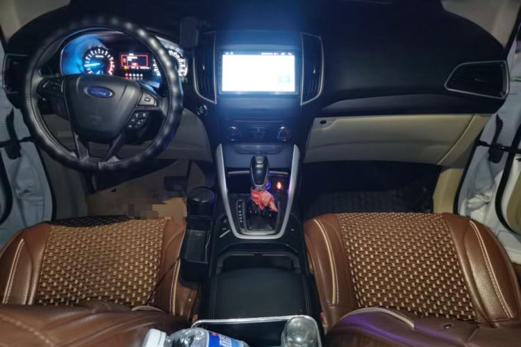 Used Ford Edge 2016 EcoBoost 245 Two-Wheel-Drive Titanium 5-Seater Center Console