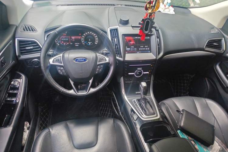 Used Ford Edge 2016 EcoBoost 245 Four-Wheel Drive Titanium 7-Seater Center Console