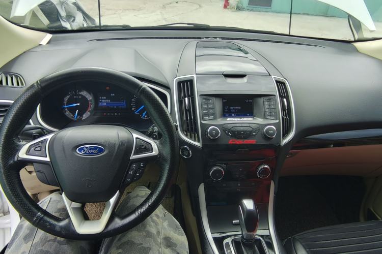 Used Ford Edge 2016 EcoBoost 245 Two-Wheel-Drive Titanium 5-Seater Center Console