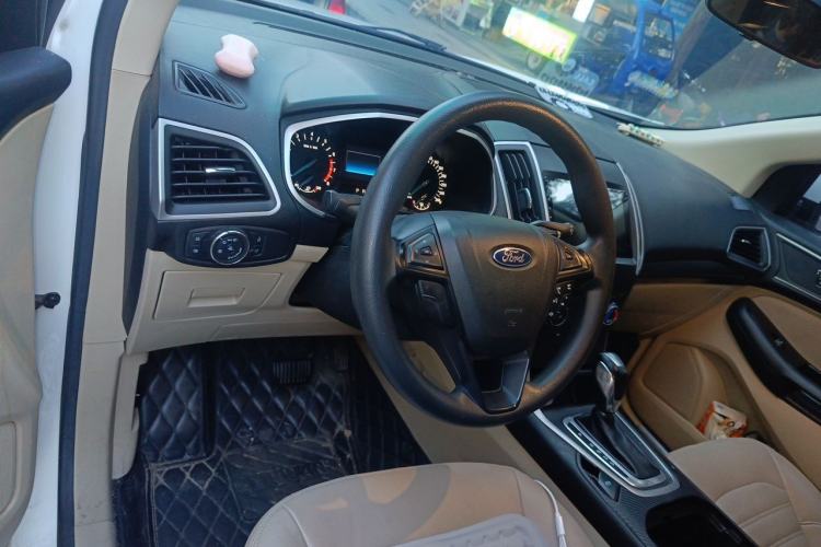 Used Ford Edge 2016 EcoBoost 245 Two-Wheel-Drive Titanium 5-Seater Center Console