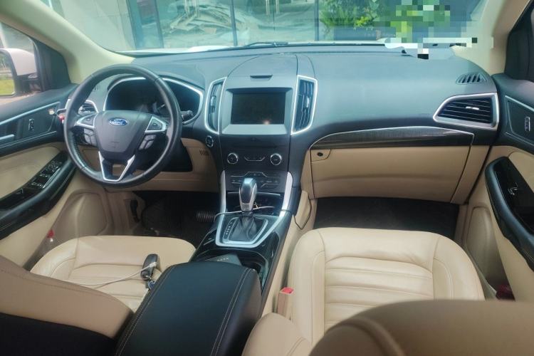 Used Ford Edge 2016 EcoBoost 245 Two-Wheel-Drive Titanium 7-Seater Center Console