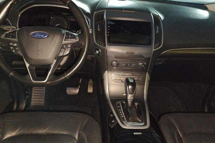 Used Ford Edge 2016 EcoBoost 245 Four-Wheel Drive Titanium Edition 7-Seater Center Console