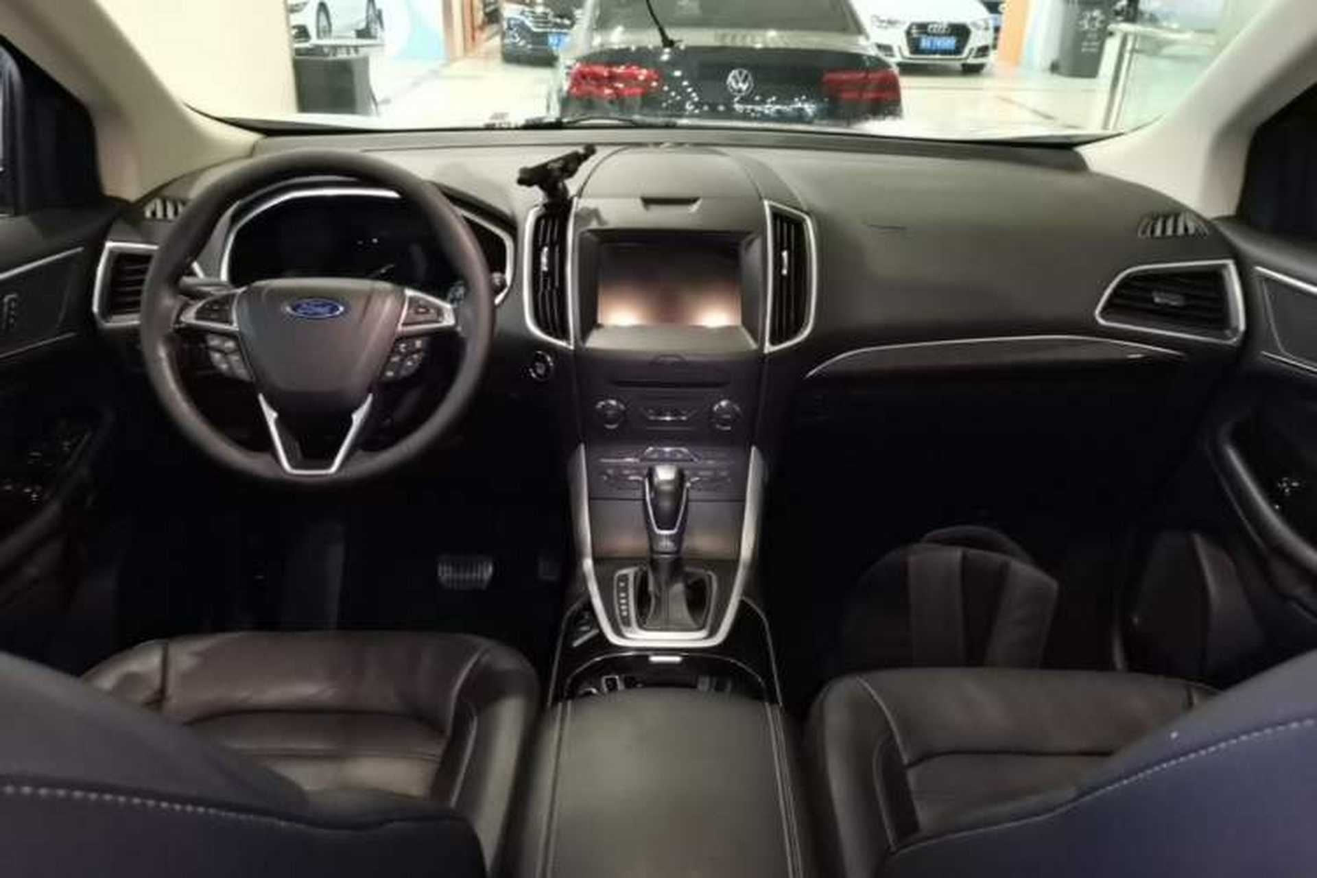 Used Ford Edge 2016 EcoBoost 245 Two-Wheel-Drive Titanium 7-Seater Center Console