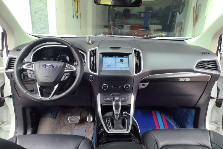 Used Ford Edge 2016 EcoBoost 245 Two-Wheel-Drive Titanium 7-Seater Center Console