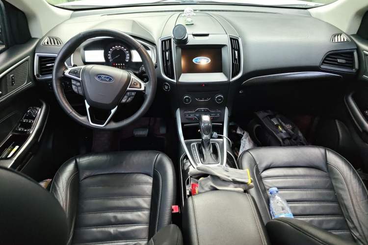 Used Ford Edge 2016 EcoBoost 245 Two-Wheel-Drive Titanium 7-Seater Center Console