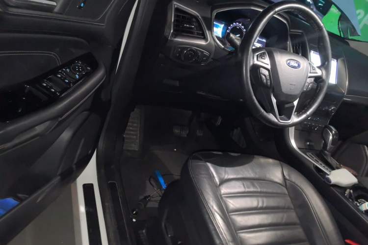 Used Ford Edge 2016 EcoBoost 245 Two-Wheel-Drive Titanium 7-Seater Driver Seat
