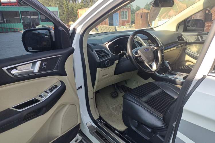 Used Ford Edge 2016 EcoBoost 245 Two-Wheel-Drive Titanium 5-Seater Driver Seat