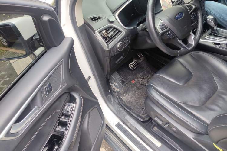 Used Ford Edge 2016 EcoBoost 245 Four-Wheel Drive Titanium 7-Seater Driver Seat