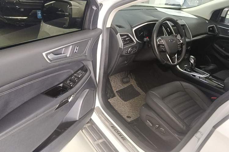 Used Ford Edge 2016 EcoBoost 245 Two-Wheel-Drive Titanium 7-Seater Driver Seat