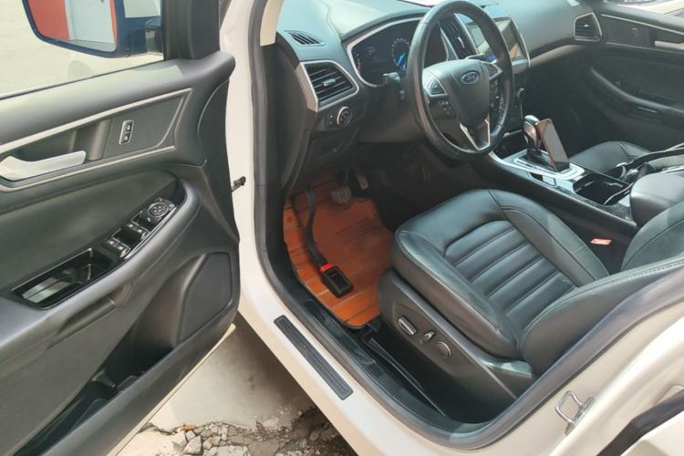 Used Ford Edge 2016 EcoBoost 245 Two-Wheel-Drive Platinum Edition 7-Seater Driver Seat