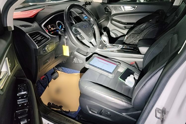 Used Ford Edge 2016 EcoBoost 245 Two-Wheel-Drive Platinum Edition 7-Seater Driver Seat