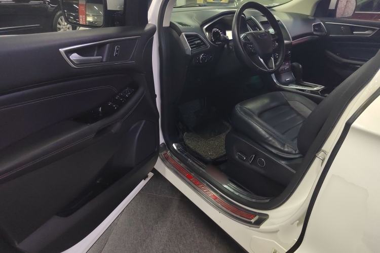 Used Ford Edge 2016 EcoBoost 245 Two-Wheel-Drive Titanium 7-Seater Driver Seat