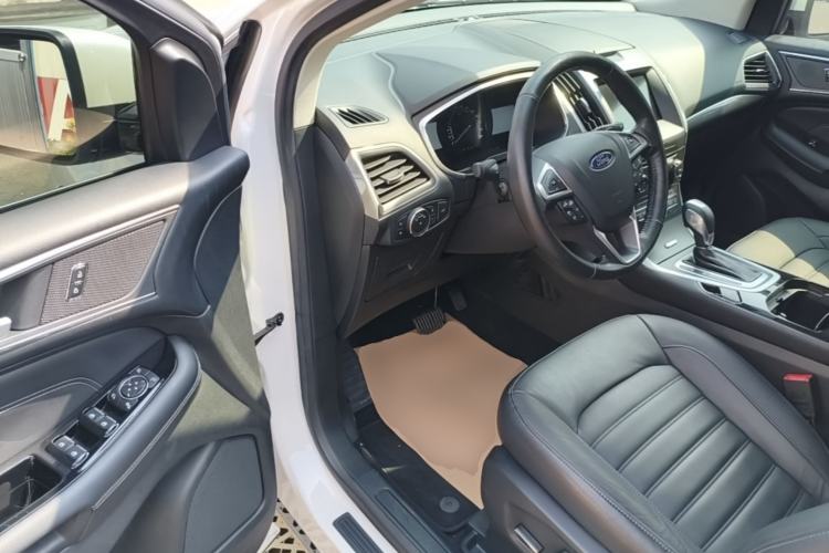 Used Ford Edge 2016 EcoBoost 245 Two-Wheel-Drive Titanium 7-Seater Driver Seat