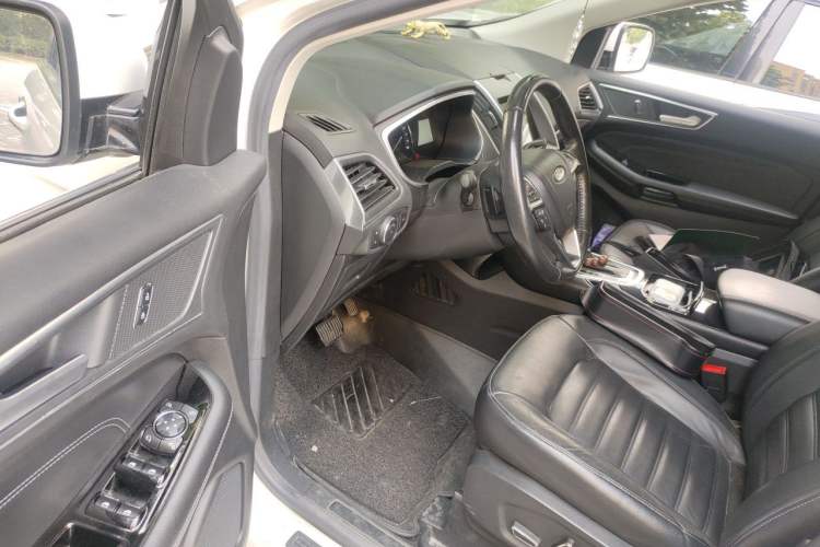 Used Ford Edge 2016 EcoBoost 245 Two-Wheel-Drive Titanium 7-Seater Driver Seat
