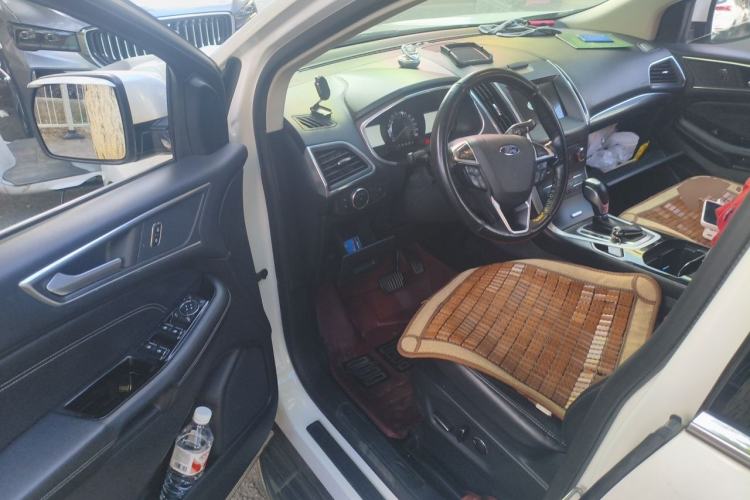 Used Ford Edge 2016 EcoBoost 245 Two-Wheel-Drive Titanium 7-Seater Driver Seat